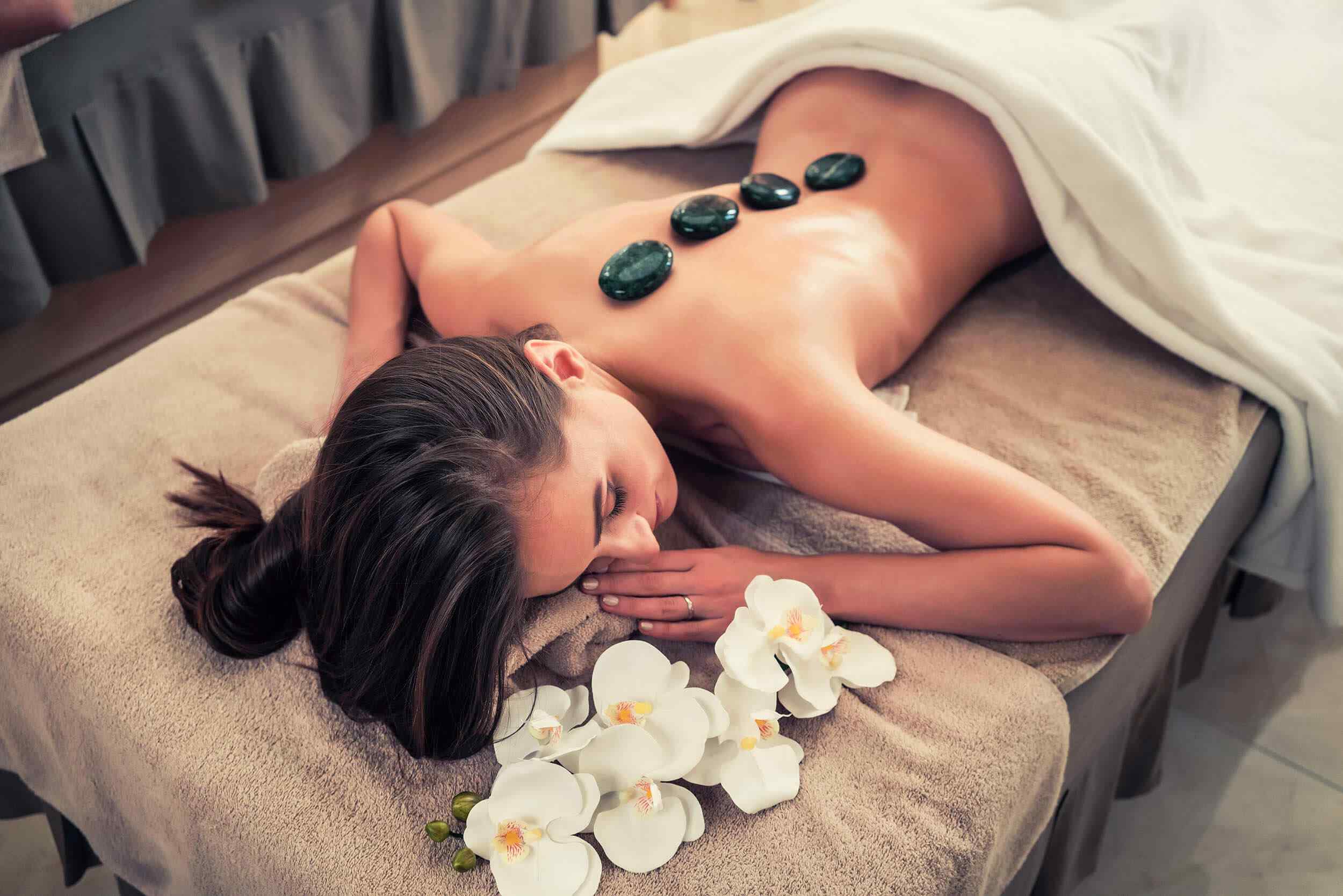 https://synergymoney.com.au/wp-content/uploads/2018/10/spa-stone-massage-3.jpg